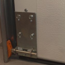 Bundbeslag til garageporte